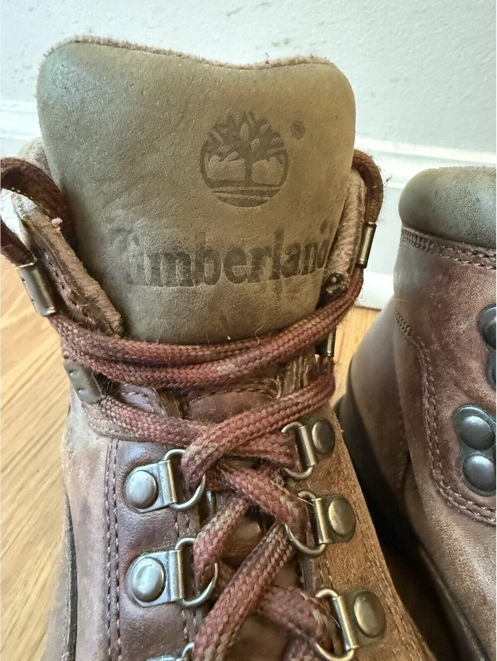 Timberland Brown Leather Hiking Trail Boots Womens Size 7.5 M (DAMAGED LACE)